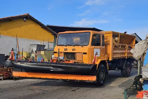 Acm 90 4x4 completo di spargisale e lama neve