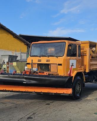 Acm 90 4x4 completo di spargisale e lama neve