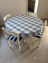 Tavolo e 4 sedie