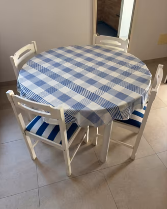 Tavolo e 4 sedie