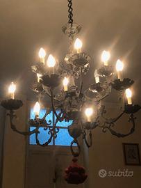 Lampadario in ferro battuto a 12 bracci