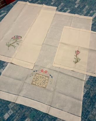Set asciugamani tessuti e ricamati a mano d'epoca