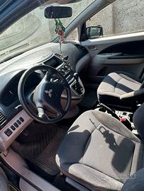 Mitsubishi grandis 2.0 Di-d 2009