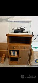 Mobiletto e acquario