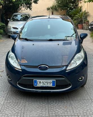 Ford fiesta blu