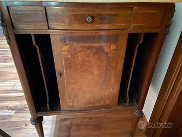 Mobile porta oggetti