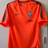 JUVENTUS maglia calcio 
Perfetta taglia S