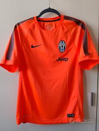 JUVENTUS maglia calcio 
Perfetta taglia S