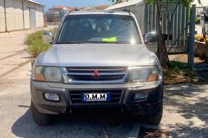 Mitsubishi pajero V60