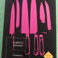 📚  Gomorra. Autore: Roberto Saviano