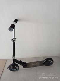 Monopattino pieghevole a spinta