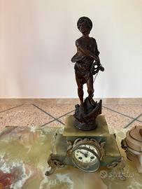 Orologio vintage in Onice Verde e scultura anni 20