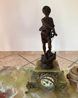 Orologio vintage in Onice Verde e scultura anni 20