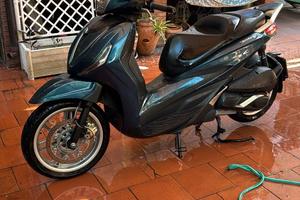 Beverly 300