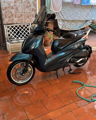 Beverly 300