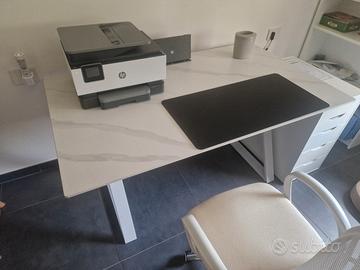 Scrivania e sedia