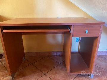 Scrivania legno marrone