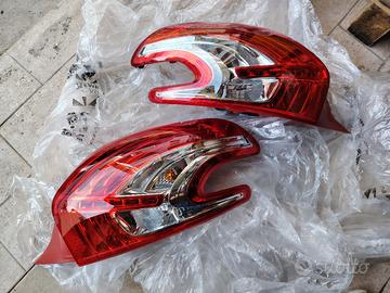 Peugeot 208 1° Coppia Fanali Posteriori originali