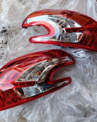 Peugeot 208 1° Coppia Fanali Posteriori originali