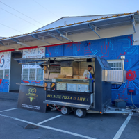 Food truck pizzeria