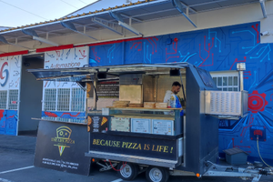 Food truck pizzeria
