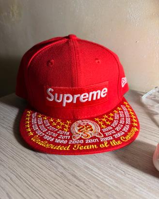 cappello new era supreme rosso