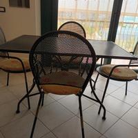 Tavolo con sei sedie