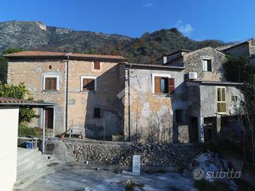 CASA SEMINDIPENDENTE A CASTROCIELO