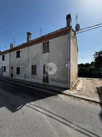 CASA SEMINDIPENDENTE A FANO