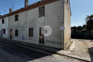 CASA SEMINDIPENDENTE A FANO