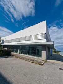 Capannone di recente costruzione