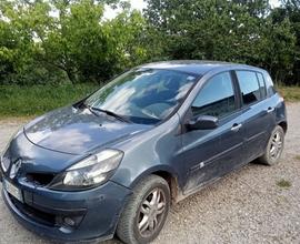 RENAULT Clio - 2005