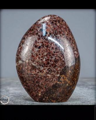 Raro Granato Rosso di Prima Qualità
Forma libera