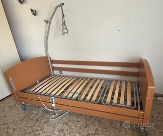 Letto da degenza con materasso antidecubito
