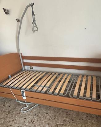 Letto da degenza con materasso antidecubito