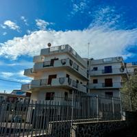 4 vani con vista mare via livorno aci trezza