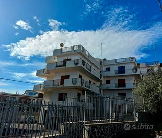 4 vani con vista mare via livorno aci trezza