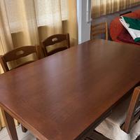 Tavolo con sedie