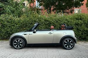 Mini Cooper cabrio Sidewalk