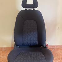 Mercedes classe A 170, Sedili e Impianto Stereo.