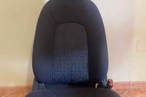 Mercedes classe A 170, Sedili e Impianto Stereo.