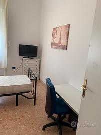 Camera singola a 50 mt viale Università