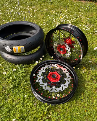 Cerchi motard personalizzabili