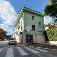 NEGOZIO A SAN SEVERO
