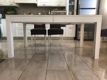 Tavolo da cucina salone veranda