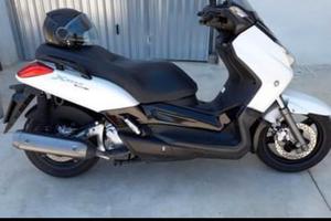 Yamaha x-max 250