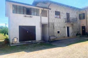 CASA TRICAMERE E BISERVIZI: garage e scoperto d...