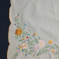 centro tavola runner ricamato a mano 