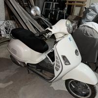 Vespa 300 gts