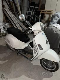 Vespa 300 gts